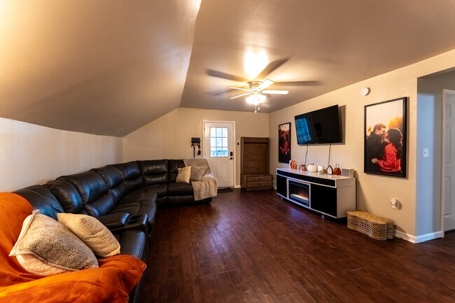 Photo - 1333 Saint Johns Ln Unit 2