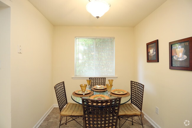 Comedor - Arundel Apartments Homes