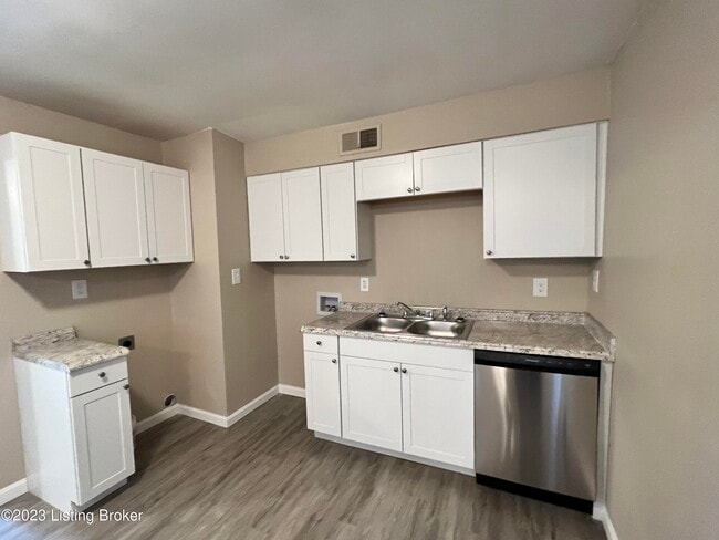 Photo - 6115 Red Spruce Dr