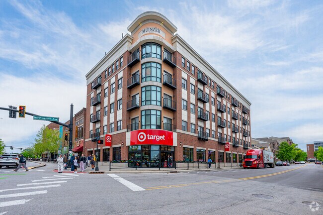 Building Photo - Muinzer - Close to Campus