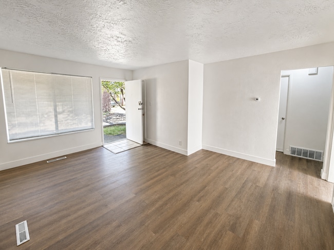 Building Photo - 1154-1156 Brooklyn Ave Unit 1156