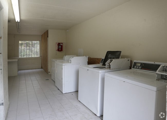 Laundry Facility - 122 West