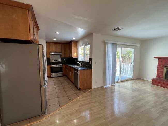 Photo - 425 Clauser Dr