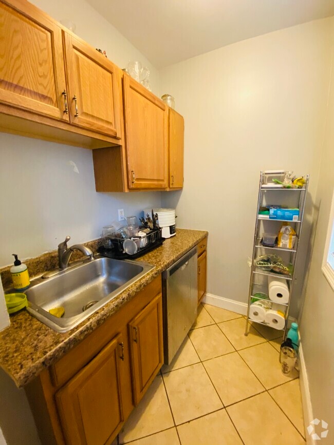 Building Photo - 28 Clarkson St Unit 1 Rental