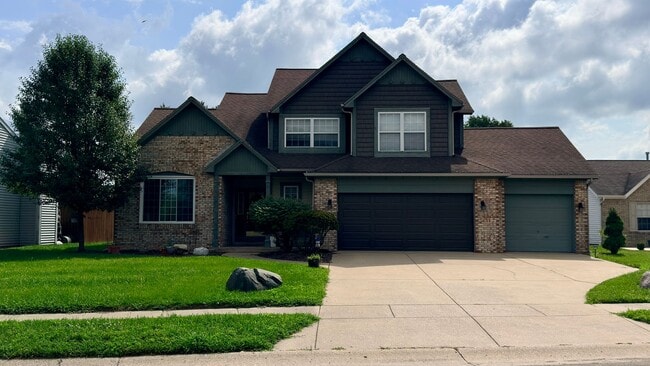Building Photo - Spacious 3-Bedroom Home with 3-Car Garage & Large Fenced Backyard!