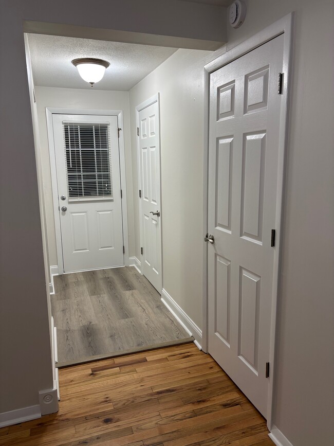 Foyer with half bath and laundry room - 43 Hiltbrand Rd Unidad 2-8