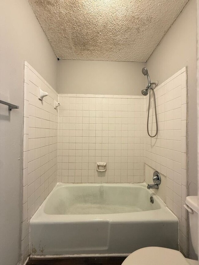 Photo - 1 Bed/ 1 Bath Condo! Harding / Southern Hills Area! Pets ok!