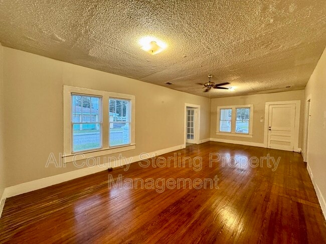 Photo - 235 SW Columbia Ave