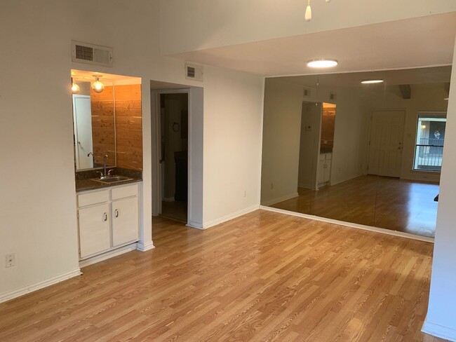 Photo - 1100 Augusta Dr Unit Apt 18