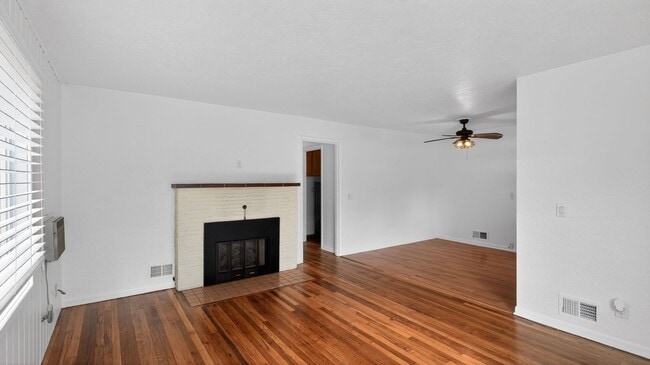 Photo - 1155 18th St NE