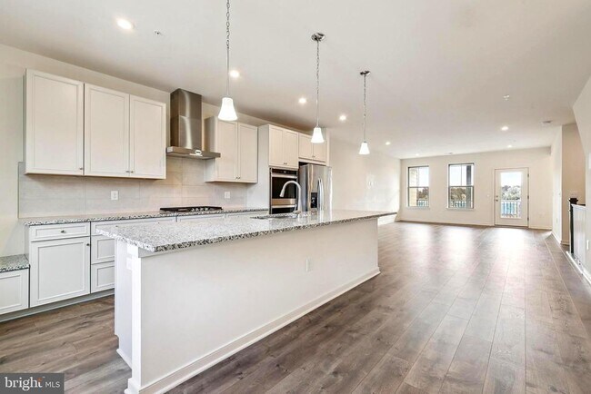 Photo - 46007 Woodpecker Sq