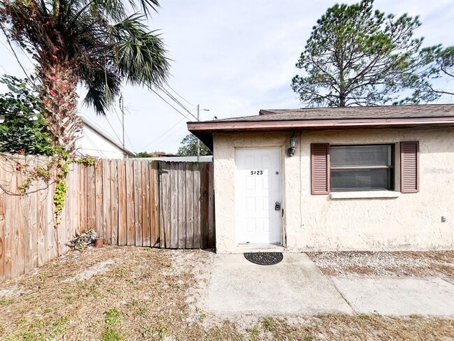 Building Photo - 5723 Silver Spur Dr