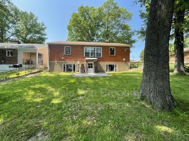 7117 Forest Hill Dr