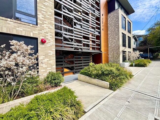 Photo - 2514 Dexter Ave N Unit 2N