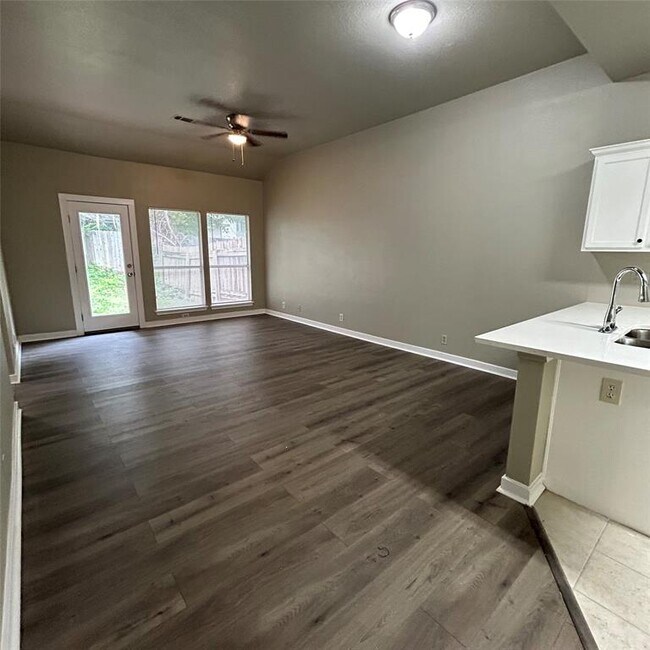 1235 Armadillo Rd