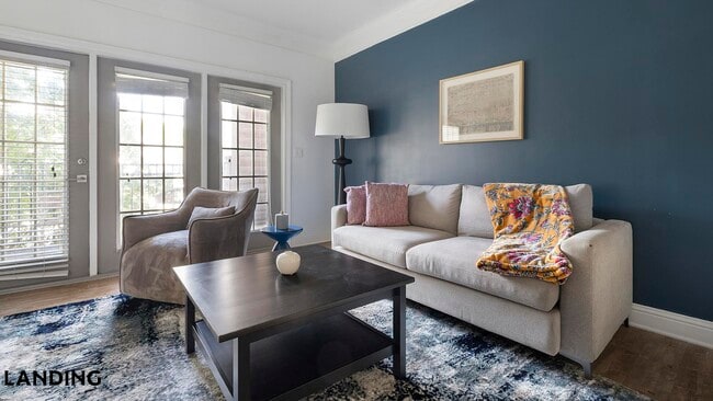 Building Photo - 925 Canterbury Rd NE