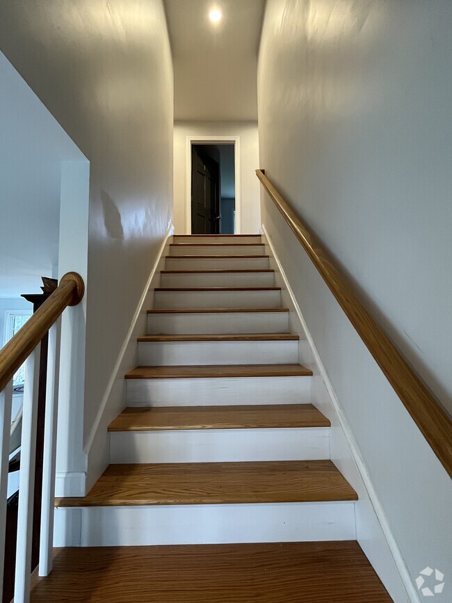 Building Photo - 725 US-1 Rental