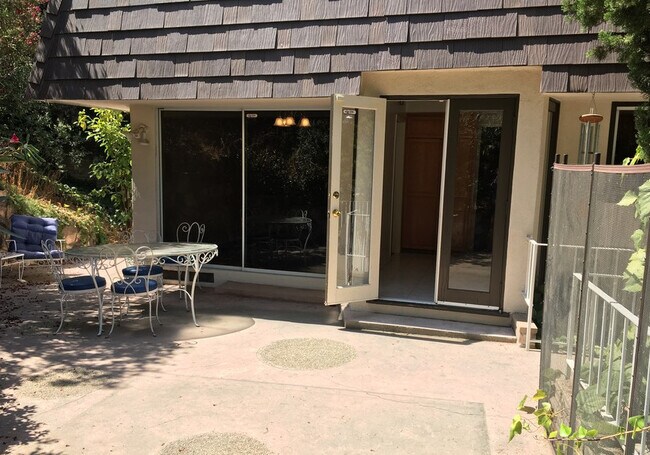 Access to outside from breakfast nook - 17218 Escalon Dr