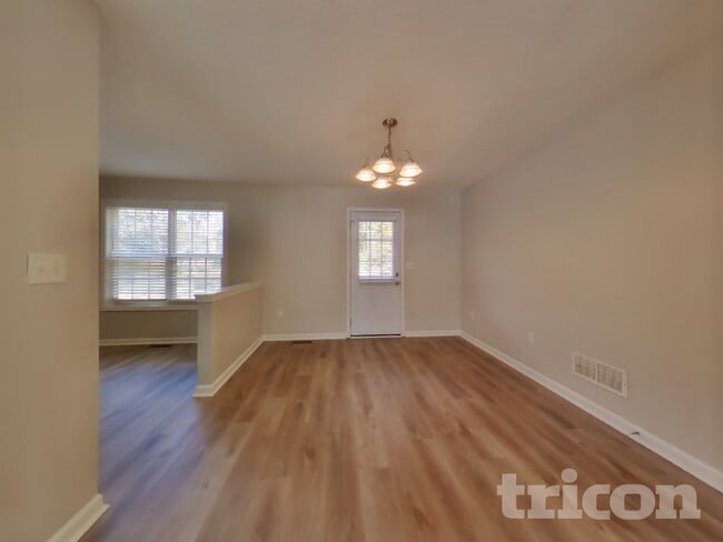 Photo - 228 S Red Oak Way