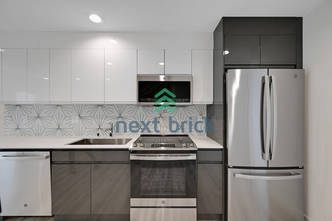 Photo - "Charming 3-Bedroom Townhouse Oasis in Heart of Seattle – Spacious 1460 Sq Ft with 2 Full Baths!"