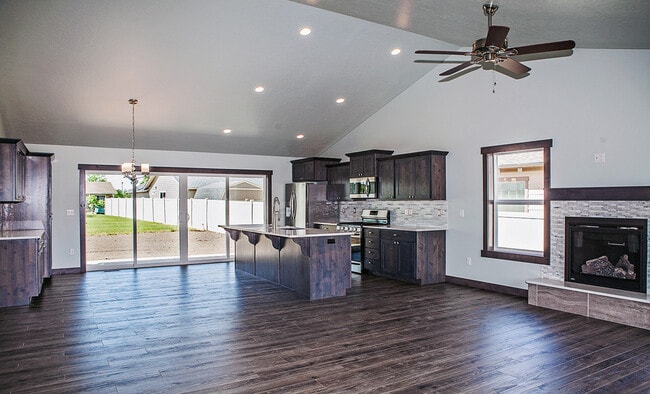 4 Bedroom with Shop and View of the Mounta... - 4 Bedroom with Shop and View of the Mounta... House