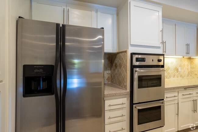 1BR, 1BA - 1380SF - Maple Drive Apartments