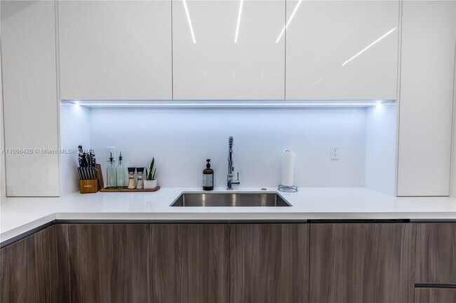 Photo - 3600 Mystic Pointe Dr Unidad 114