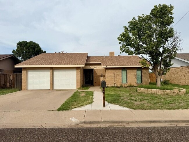 Building Photo - 8814 Holiday Dr