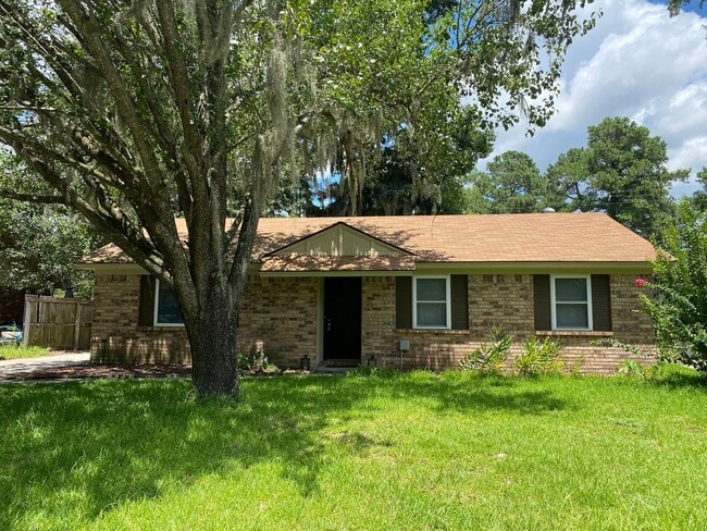 Building Photo - **Available Now** Great 3 Bedroom 2 Bath home on Coffee Bluff with Fenced Yard!!