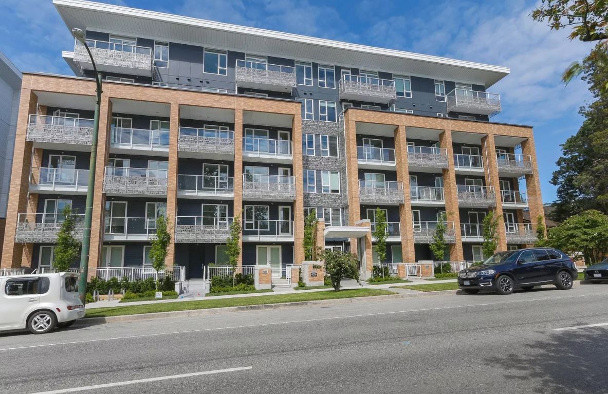 Photo - 6933 Cambie St