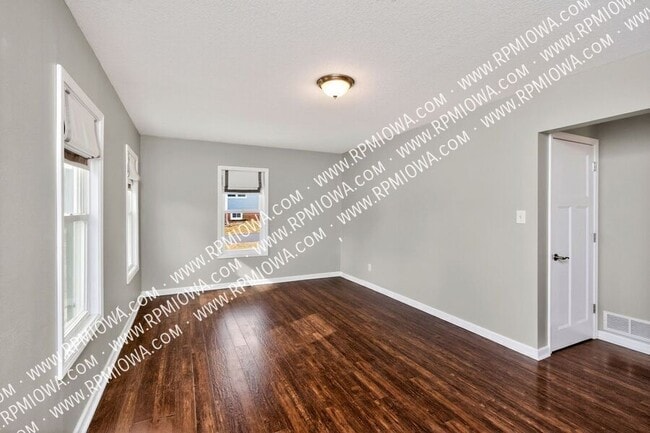 Photo - 6717 Roseland Dr