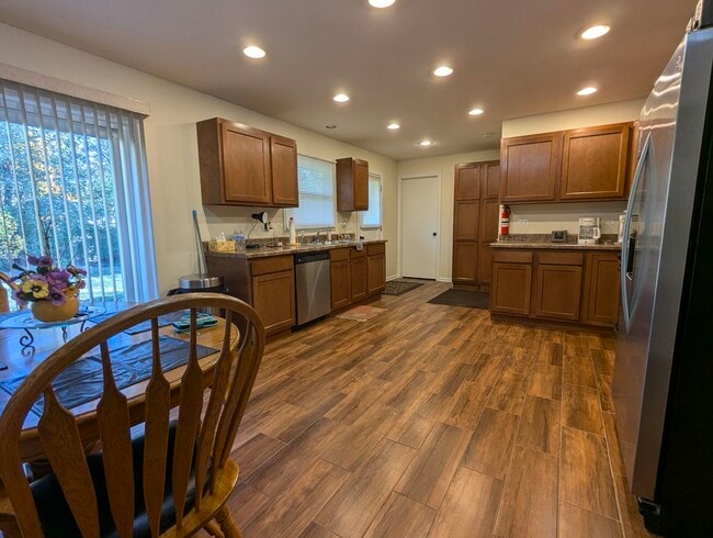 Photo - 220 Mulberry Ln