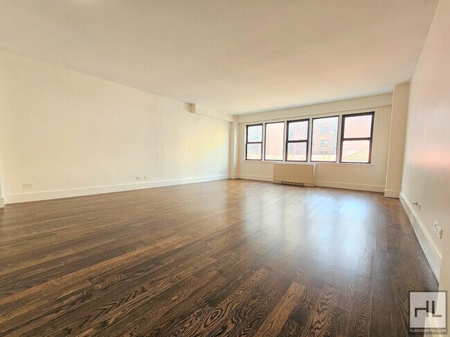 Sunlit 11th-Floor 1-Bed with Wall-to-Wall Windows in Lenox Hill