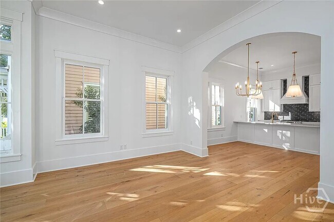 312 W 38th St