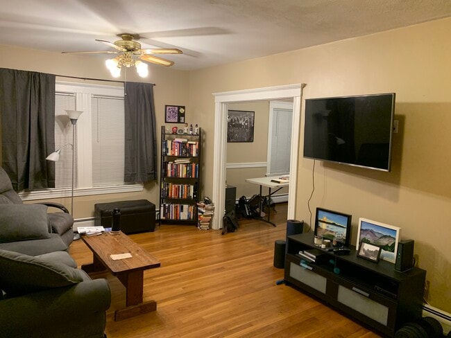 Building Photo - 14 Lyons Ct Unit 1