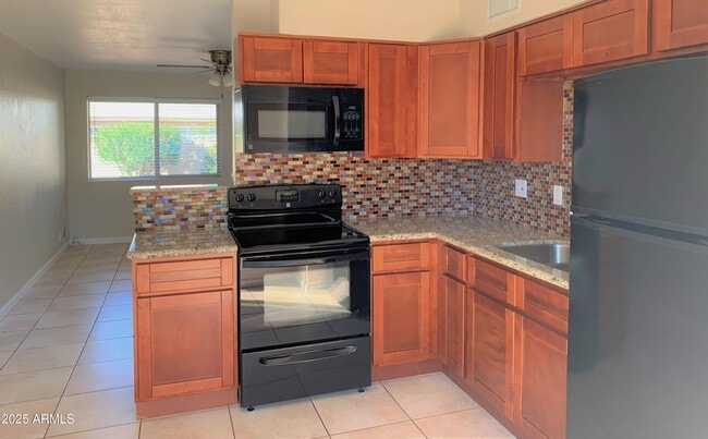 Photo - 3646 E Montecito Ave Unidad 3