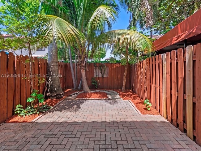 560 NW 82nd Pl
