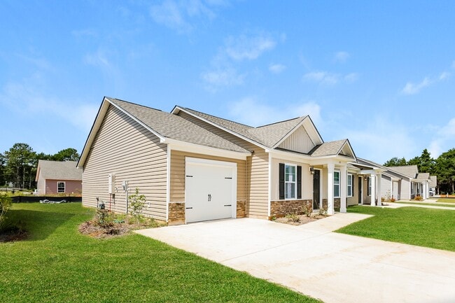 Photo - 475 Conifer St