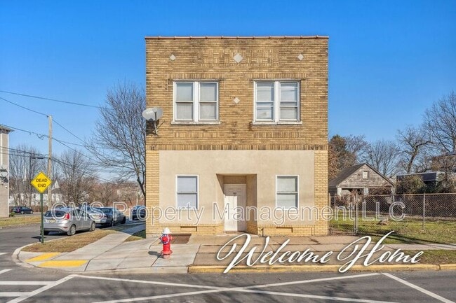 Building Photo - 1501 S Wood Ave Unit 2B