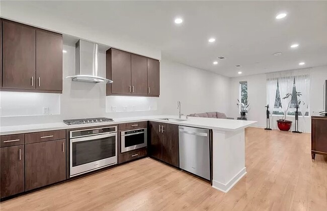 Building Photo - Comfortable Spaces You’ll Love Coming Home To Unit 13