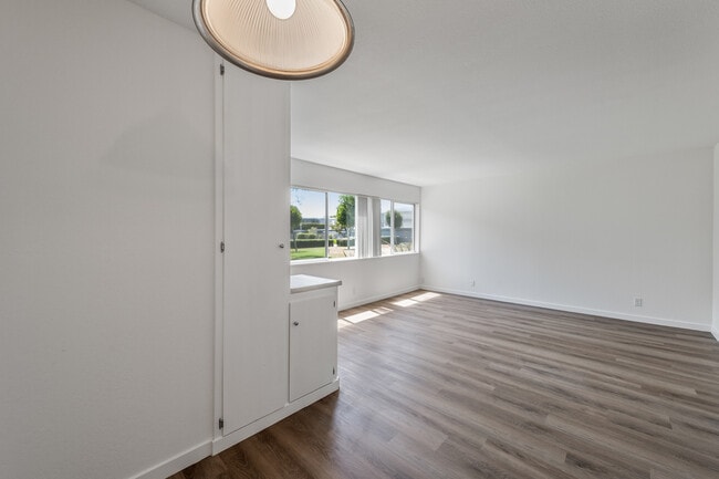 Photo - Wavecrest Lanai Apartments