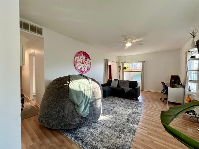 Photo - 1682 Fredericksburg Ln