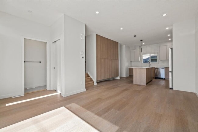15024 90 Av NW