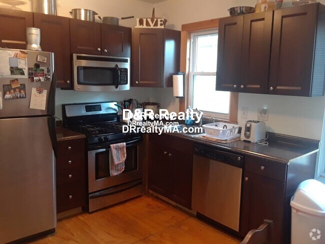 Building Photo - 86 Fellsway W Unit 3 Rental