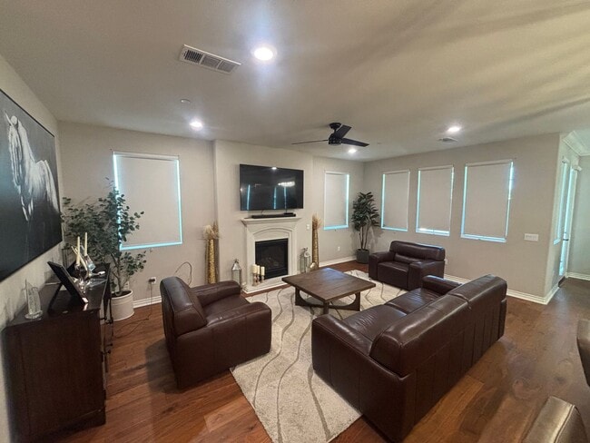 Photo - 4-Bedroom Home with Solar, Loft, and Gated...