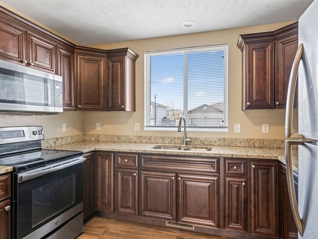 Photo - Beautiful Finishes in Newer Neighborhood