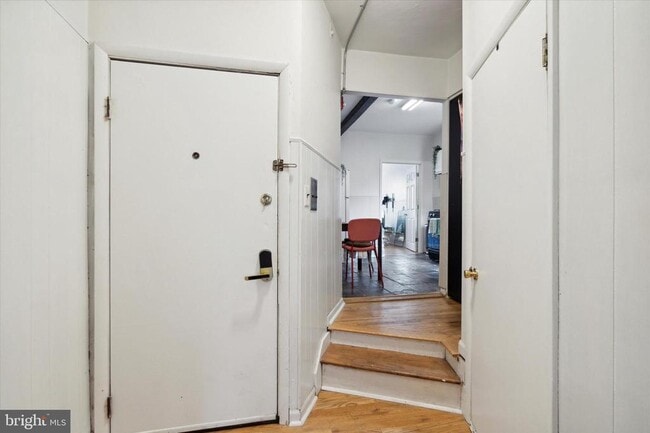 Photo - 3215 Hamilton St