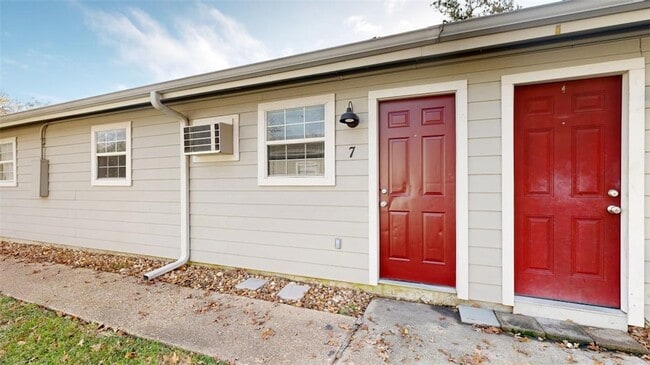 Building Photo - 500 Foch St Unit 7