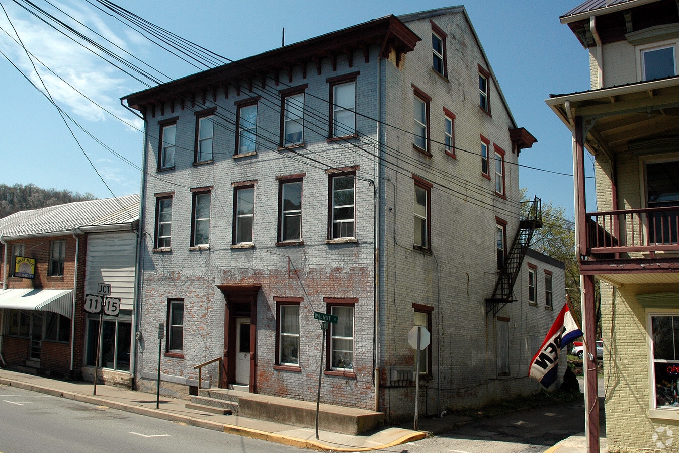 Photo - 19 S Market St Apartments