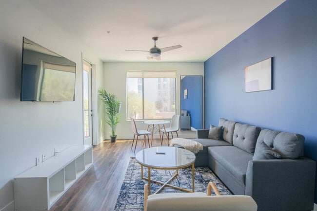 Building Photo - 701 W Rio Salado Pkwy Rental